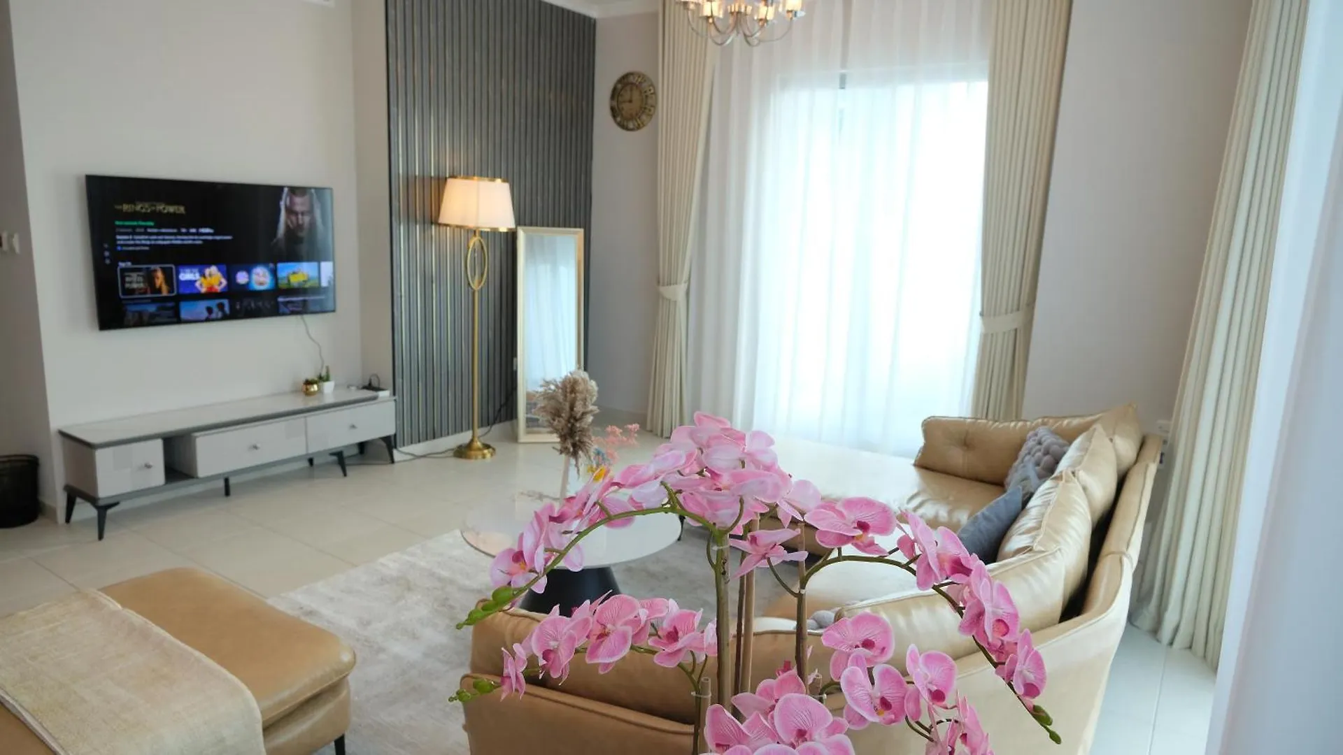 Apartamento Ace Luxe, 2Br, Downtown, Burj Khalifa & Dubai Fountain View, 5 Mins Walk To Dubai Mall