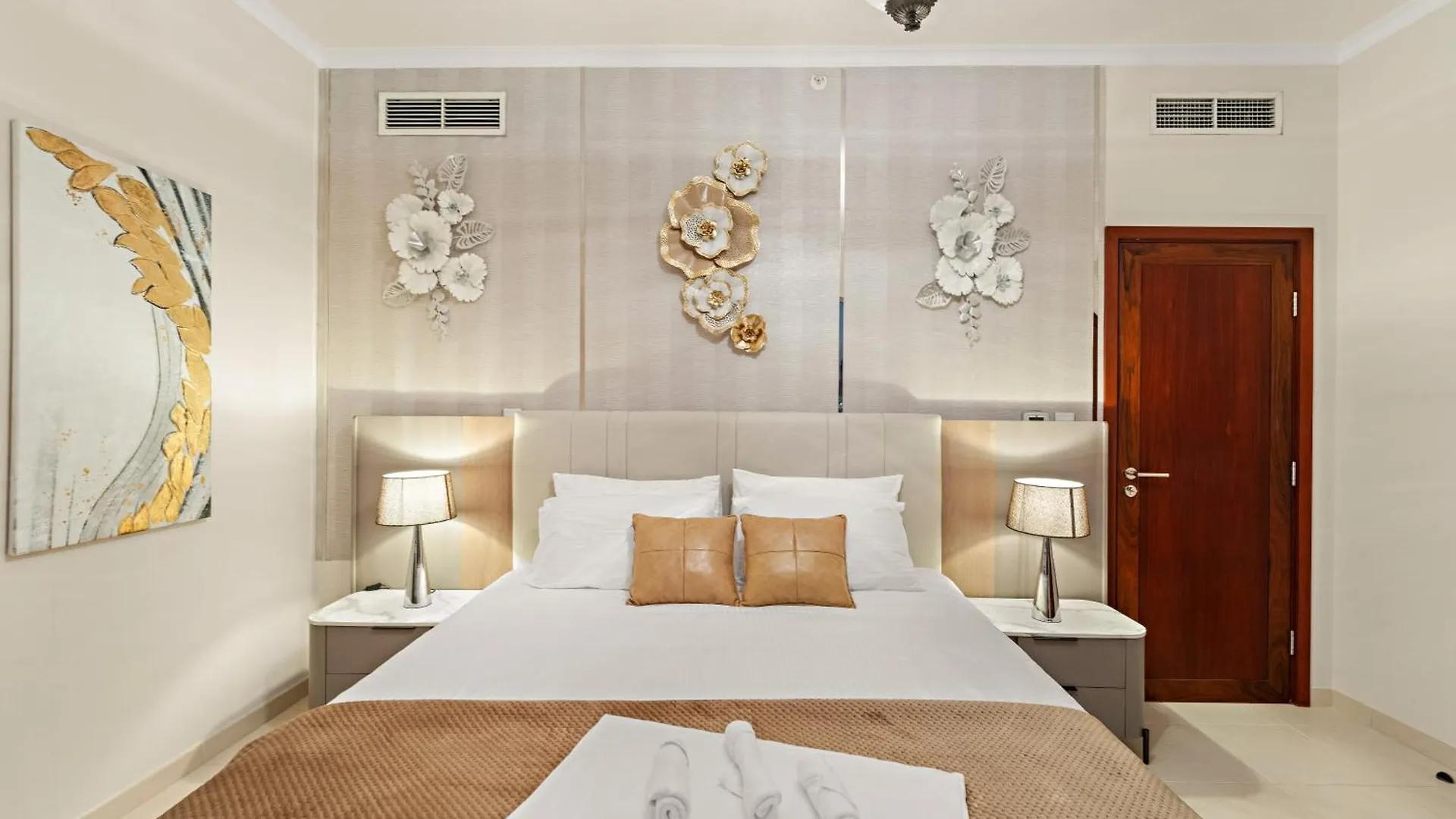 Ace Luxe, 2Br, Downtown, Burj Khalifa & Dubai Fountain View, 5 Mins Walk To Dubai Mall