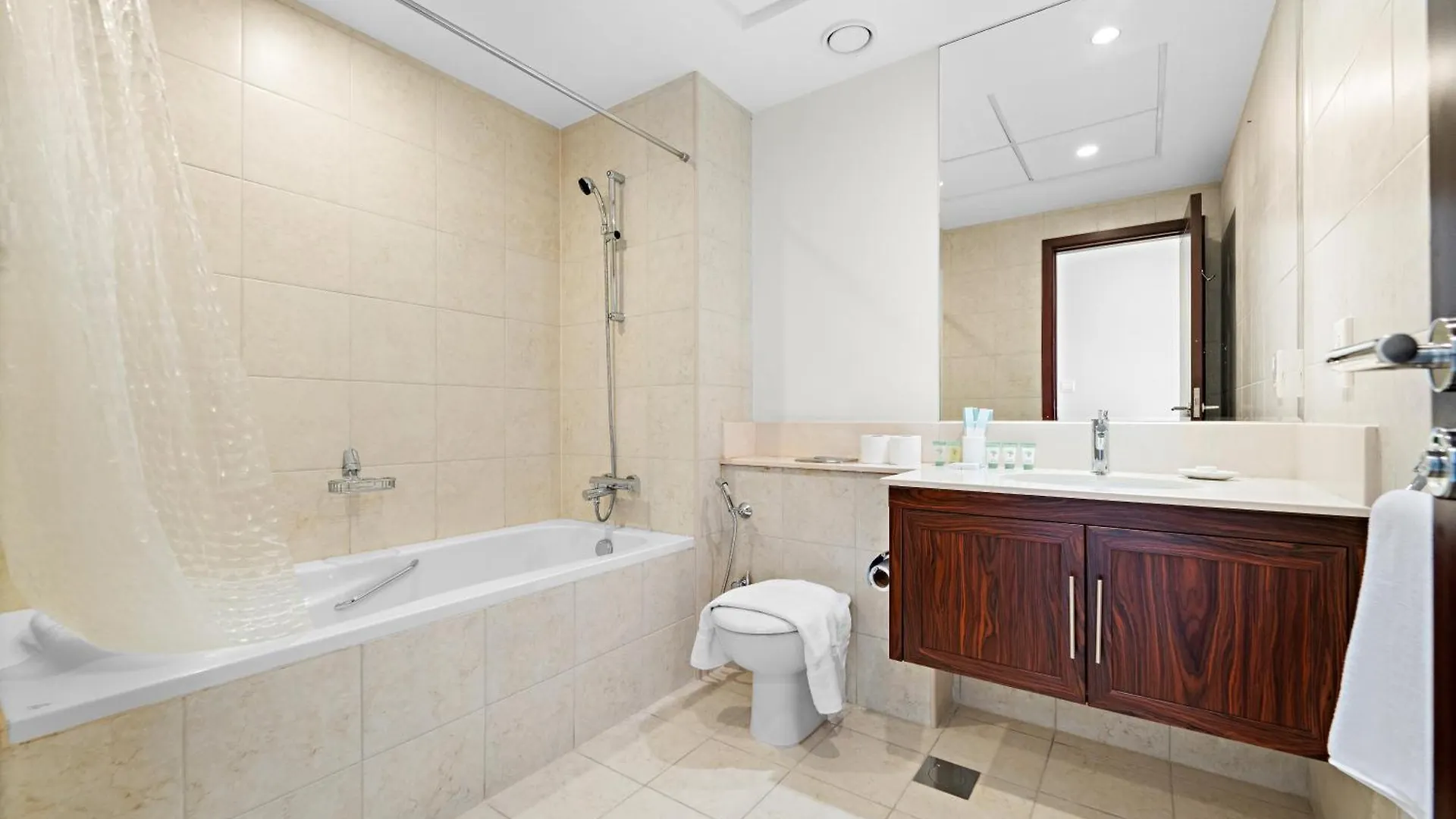 Apartment Ace Luxe, 2Br, Downtown, Burj Khalifa & Dubai Fountain View, 5 Mins Walk To Dubai Mall